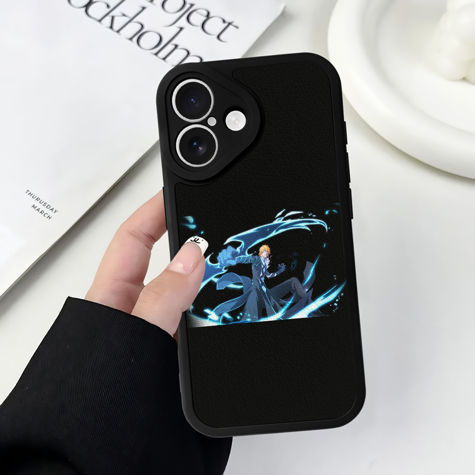 （画像用） ブリーチ 黒崎一護（くろさき いちご）BLEACH Kurosaki Ichigo 【iPhone 16シリーズ対応】シリコンスマホケース（レザー調） 材質：シリコン